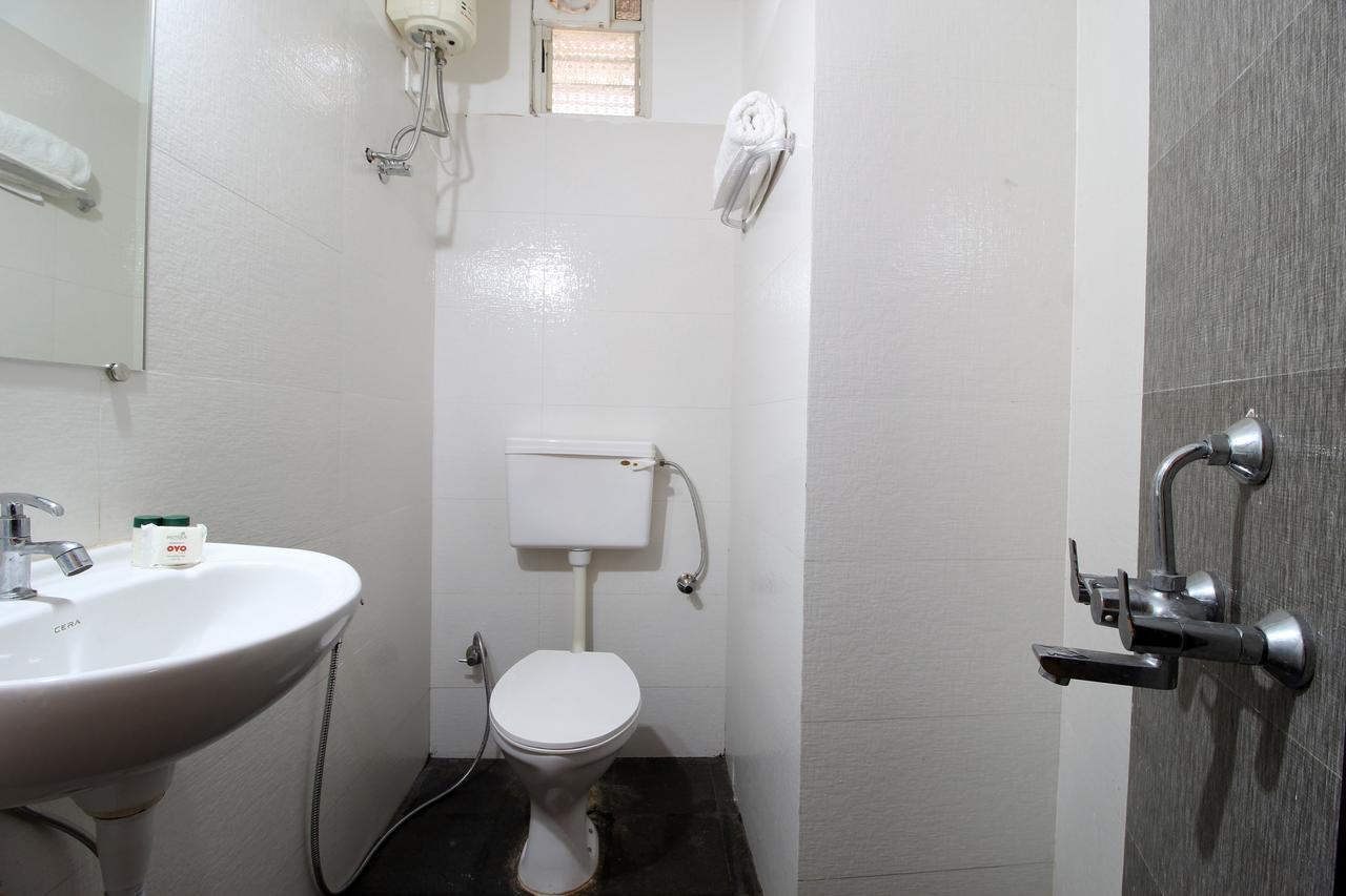 Oyo 10385 Hotel Nirmala Vilas Candolim Buitenkant foto