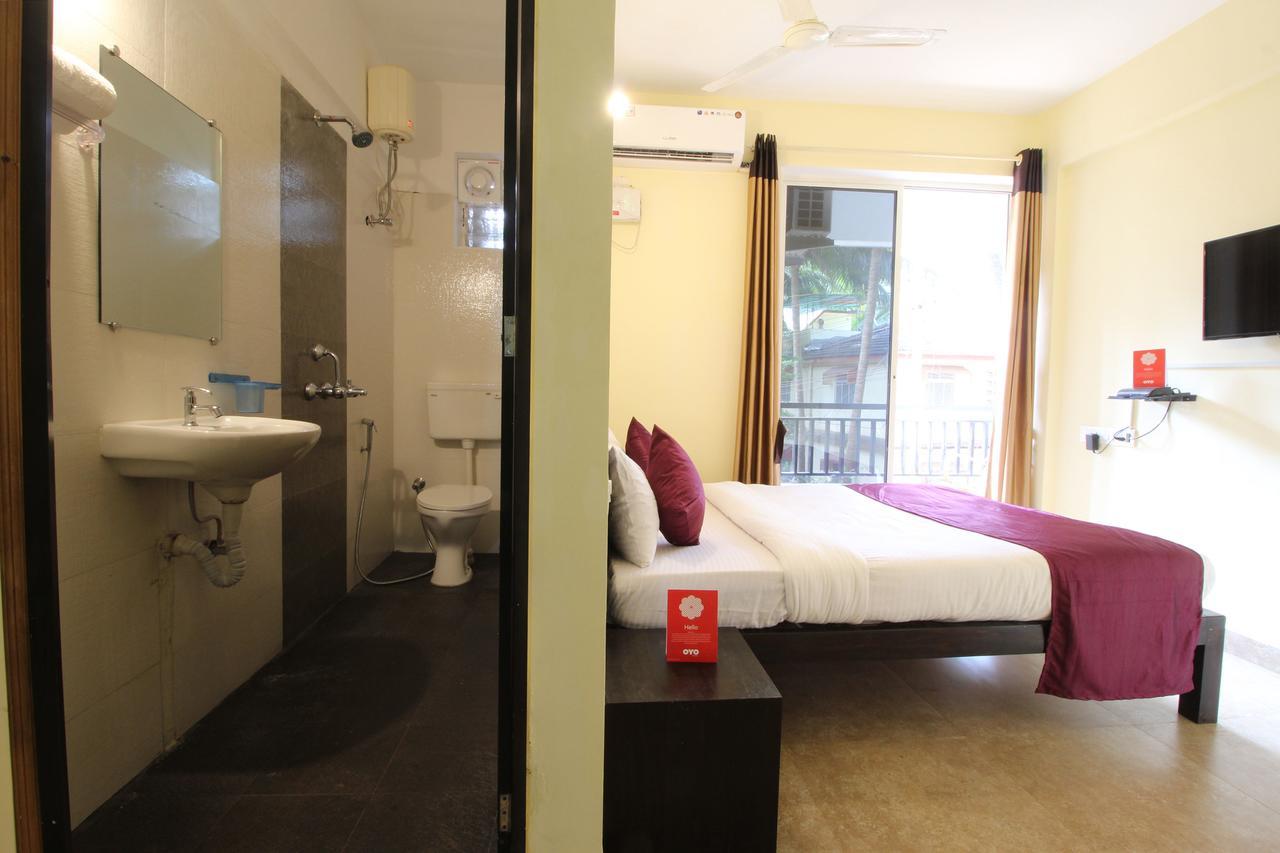 Oyo 10385 Hotel Nirmala Vilas Candolim Buitenkant foto
